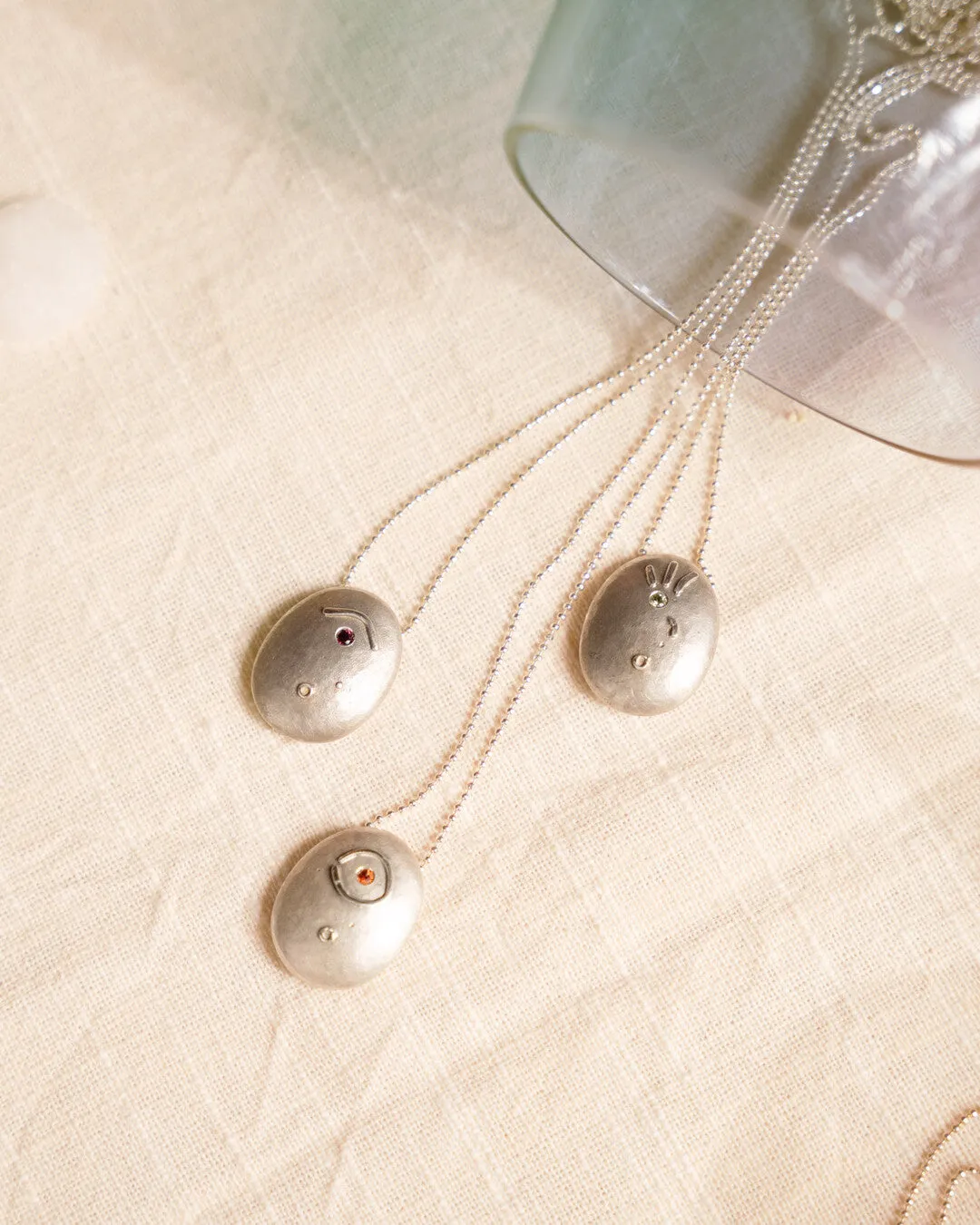 Cyclope Rosa pendant