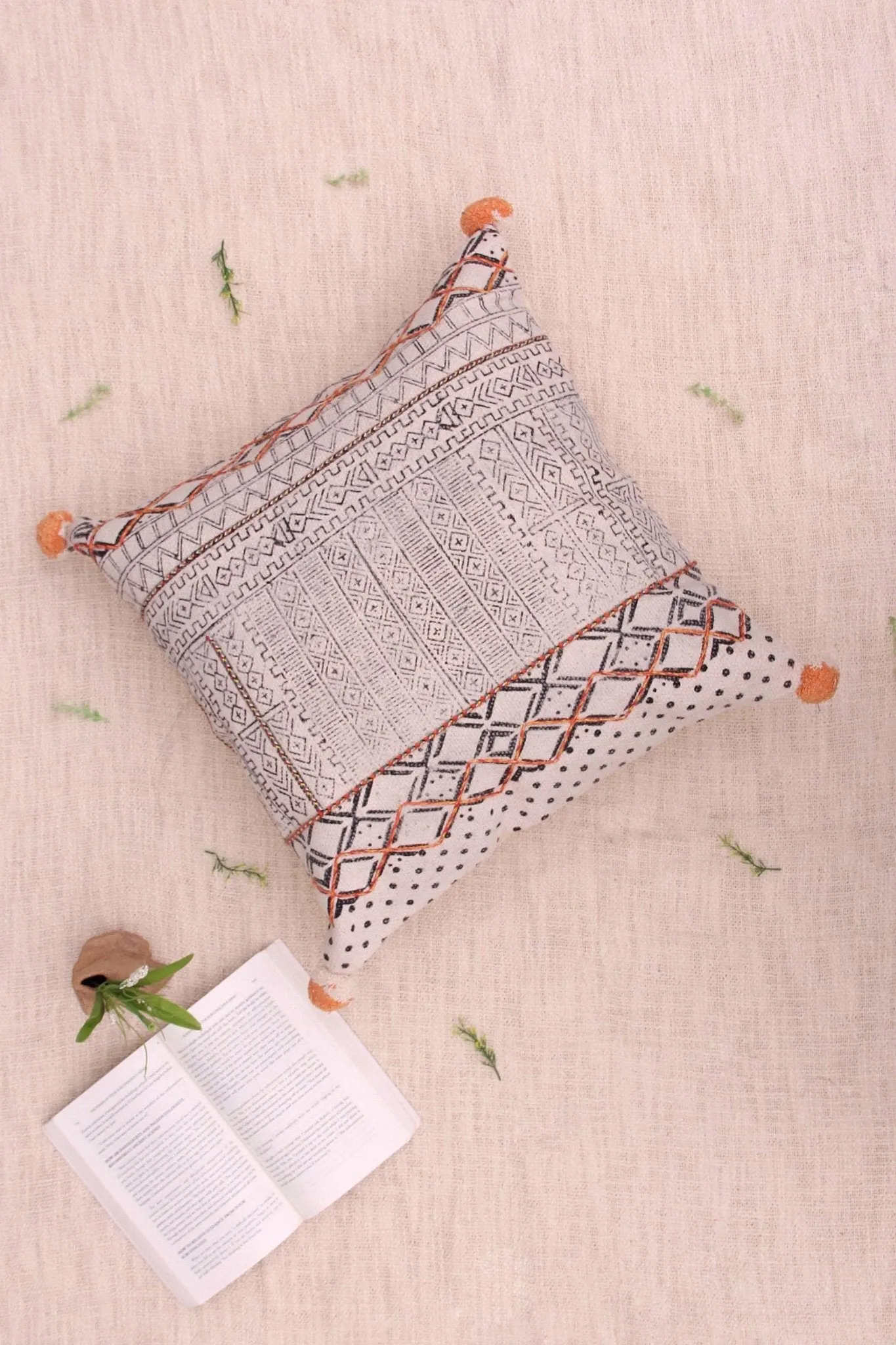 DOTS - SQUARE CUSHION COVER